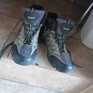 Men's Green and Black Athletic Shoes